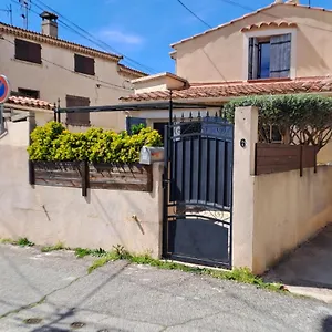 https://maison-de-village-la-couronne.fr-provencehotel.com